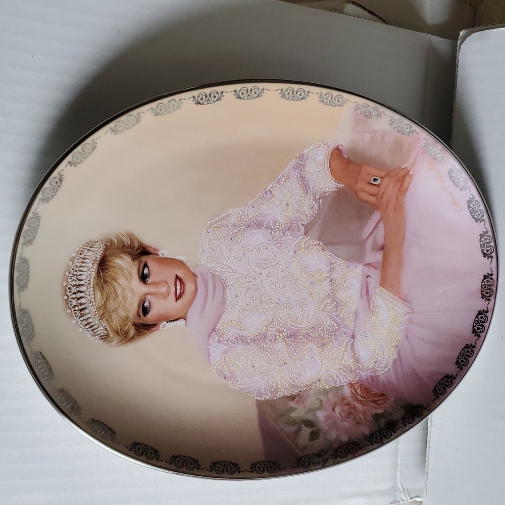 Bradford Exchange Diana: Queen of Hearts plate.
